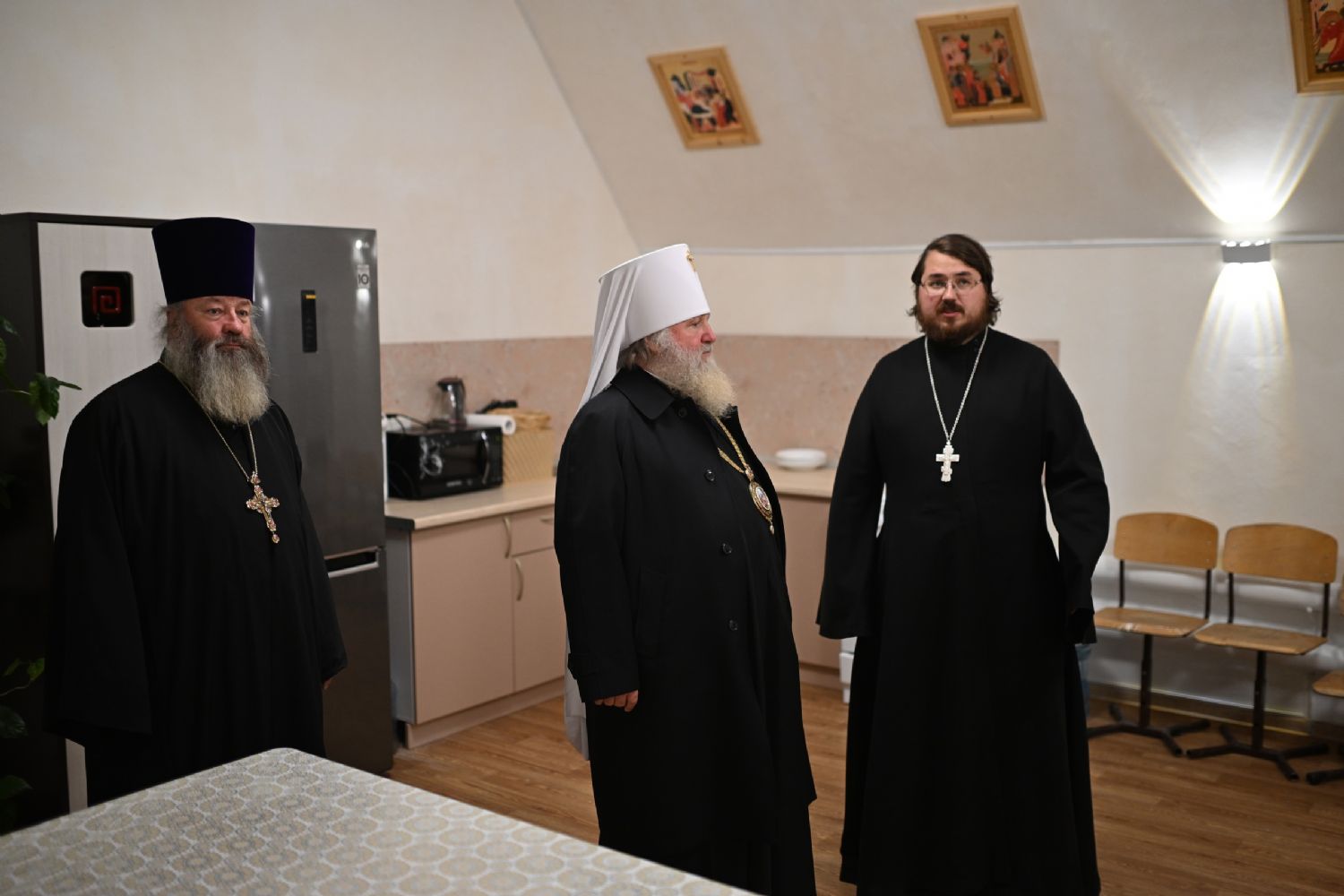 Митрополит Ханты-Мансийский и Сургутский Павел посетил здание Старого храма в поселке Сентябрьский