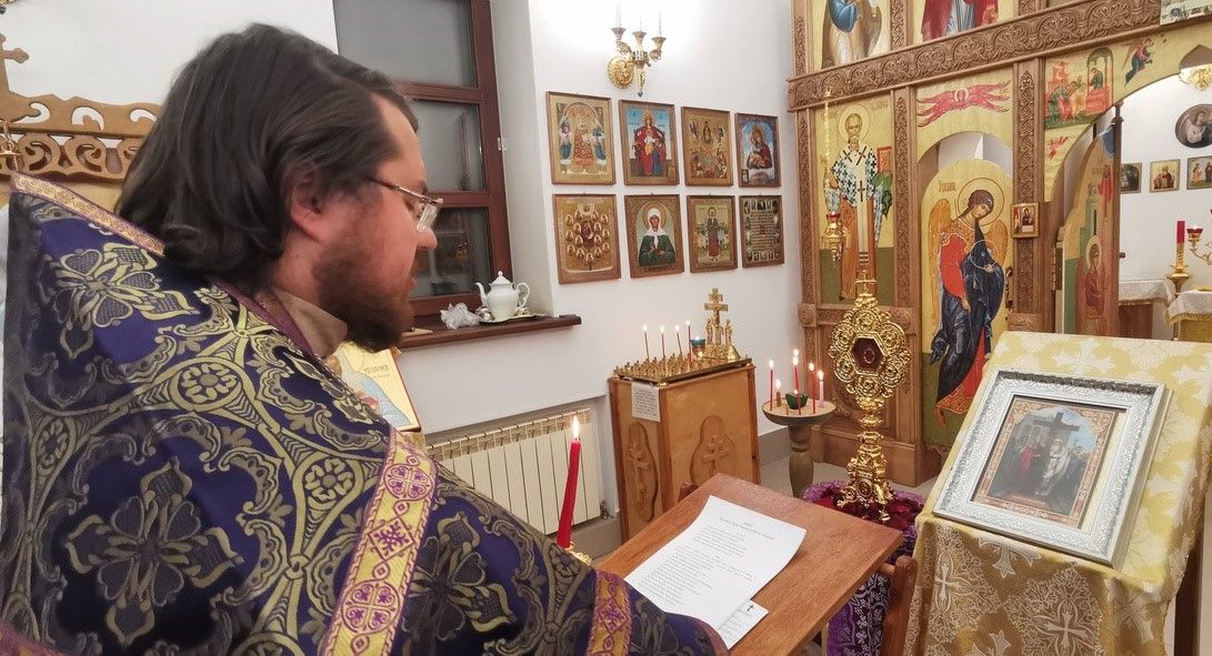 Ковчег с частью Древа Животворящего Креста Господня в храме святителя Филофея митрополита Тобольского