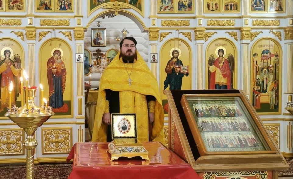 В поселок Сентябрьский прибыл ковчег с мощами апостола Андрея Первозванного