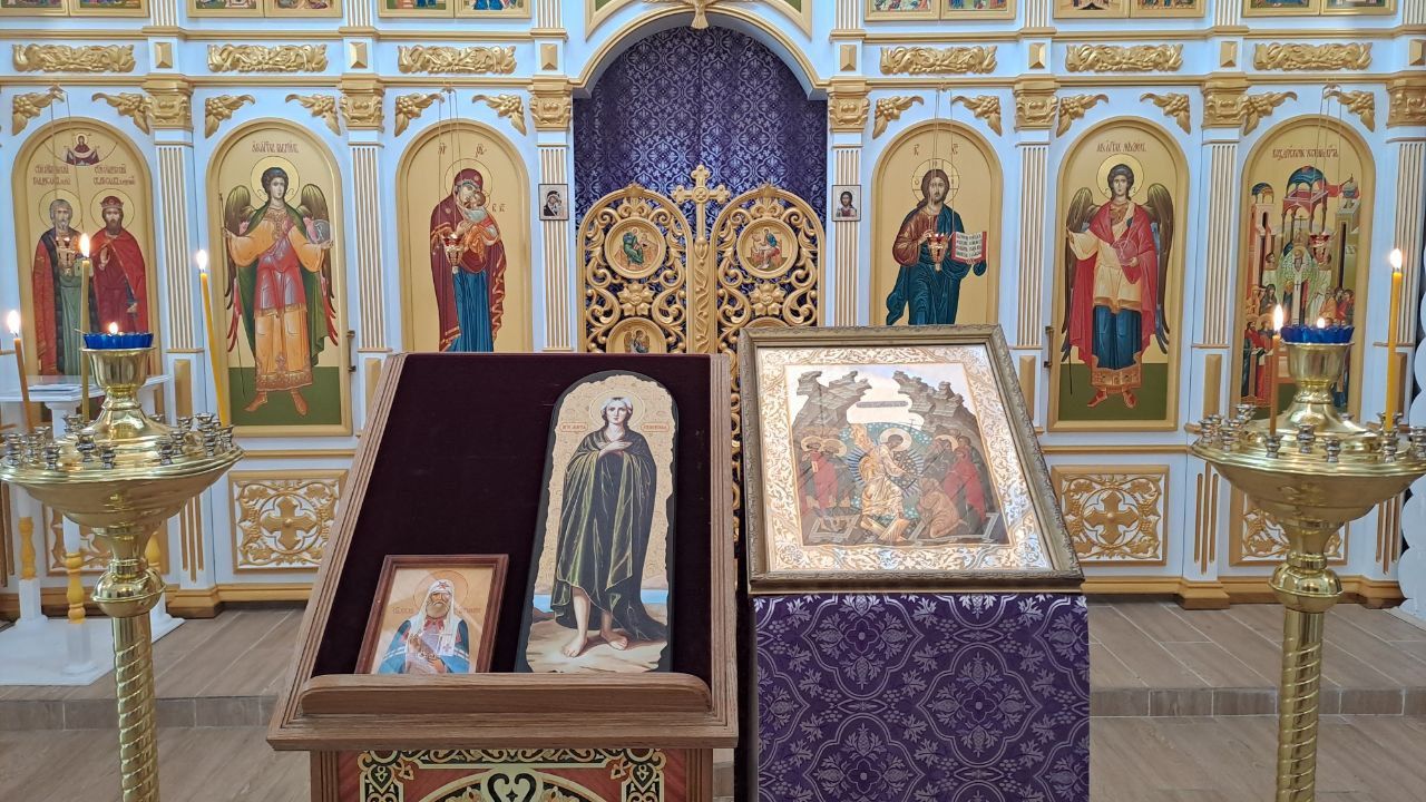 В поселке Сентябрьский прошли богослужения по случаю 100-летия преставления святителя Тихона патриарха Московского