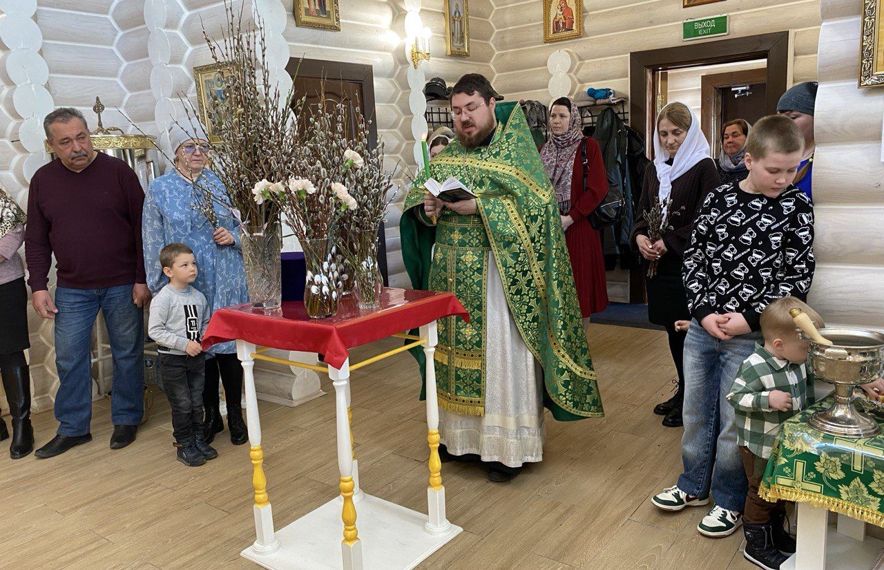 Поселок Сентябрьский встретил праздник Входа Господня во Иерусалим