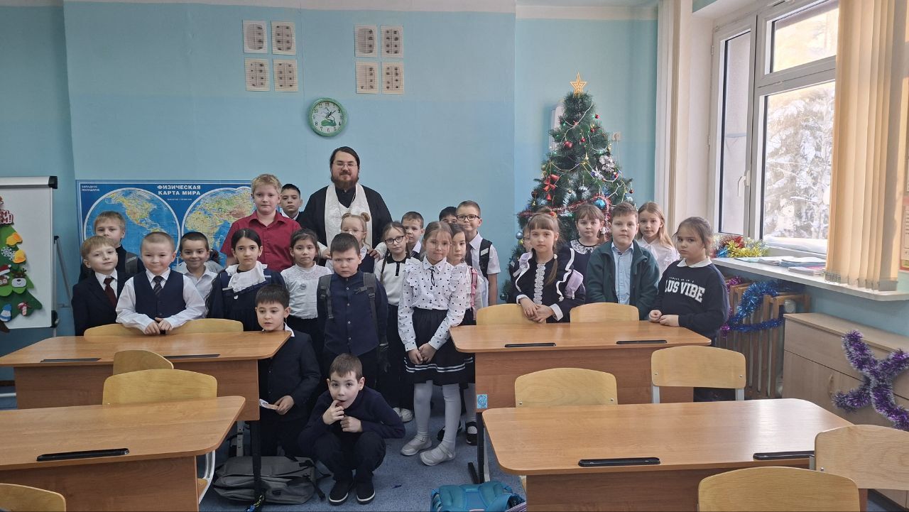 Освящение образовательных и культурных учреждений прошло в Сентябрьском